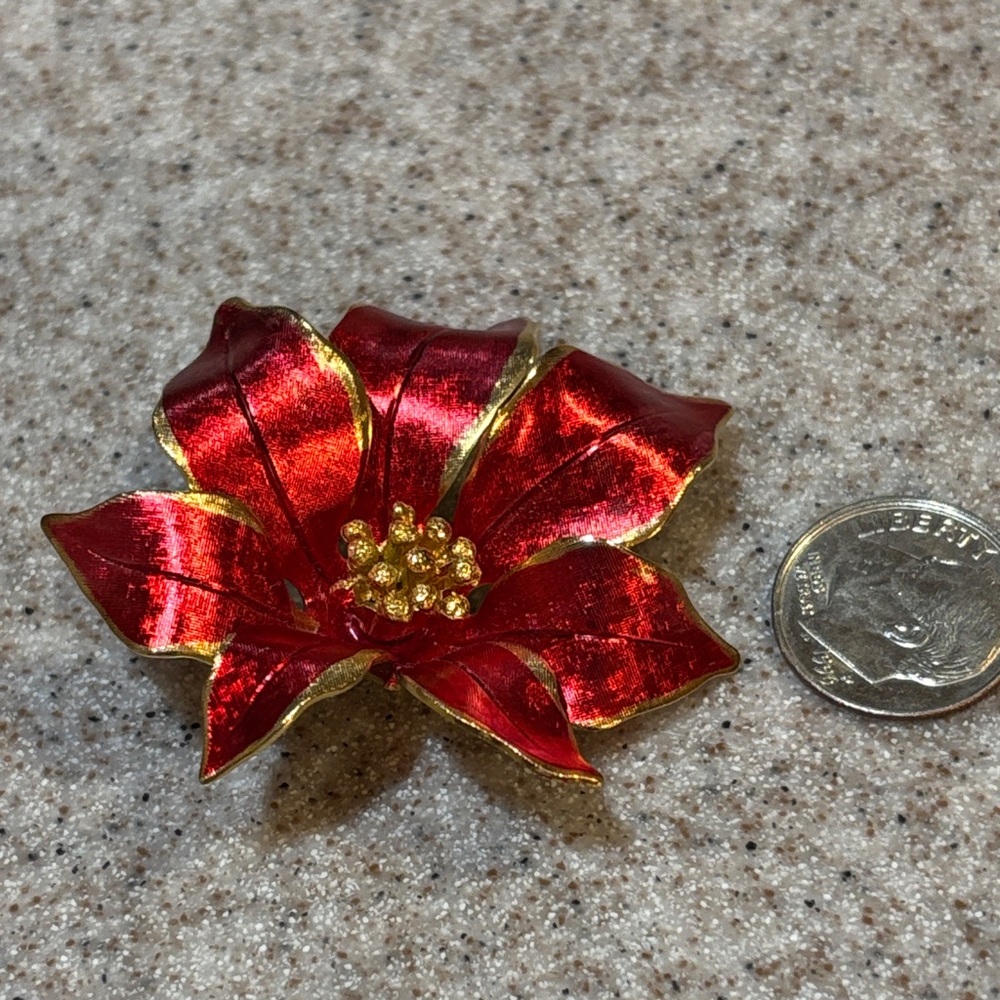 Vintage Cerrito Red Poinsettia Brooch Gold Tone Enamel Christmas Floral Pin - Picture 2 of 4